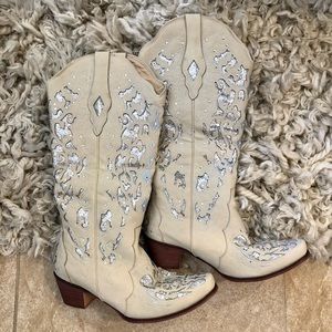 Women’s faux leather cowboy boots 6.5